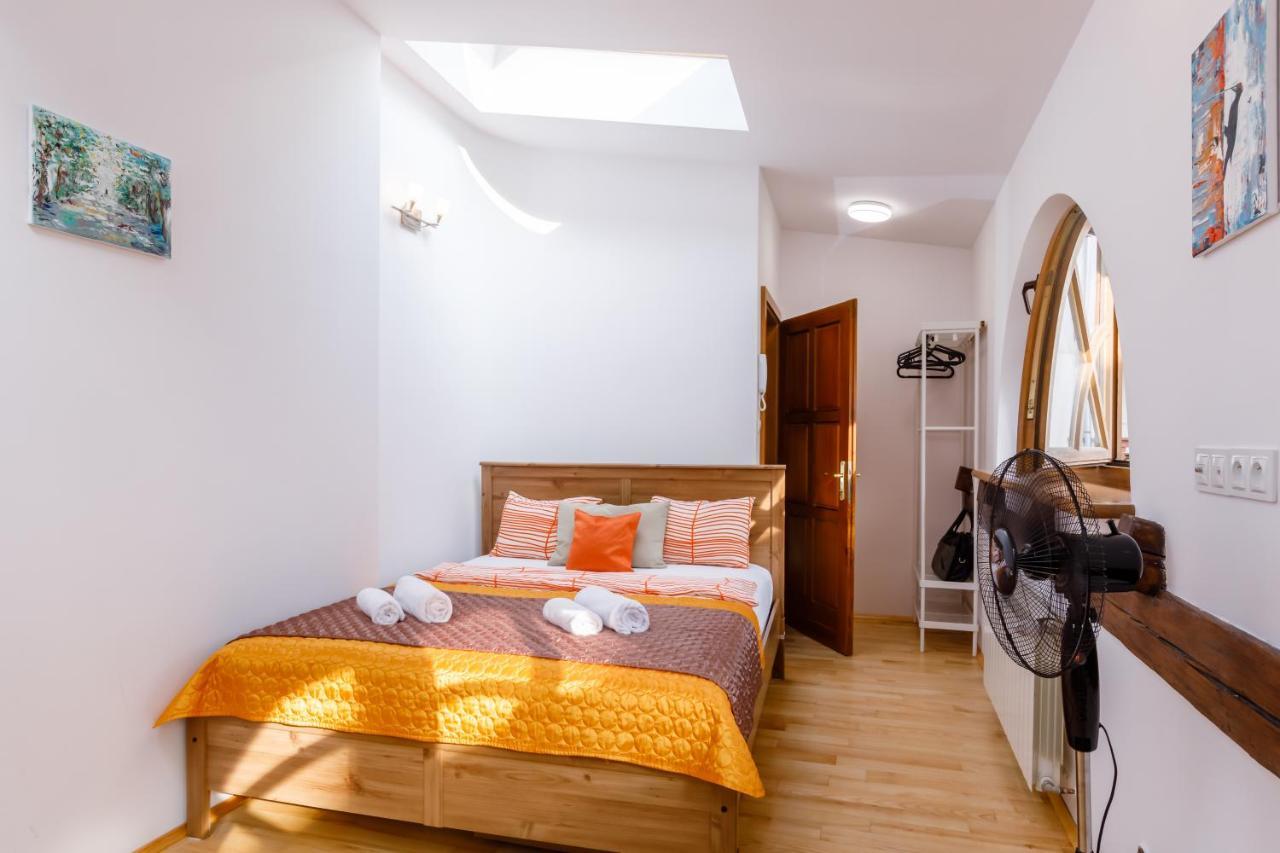 Ok Main Square Apartments Красков Екстериор снимка